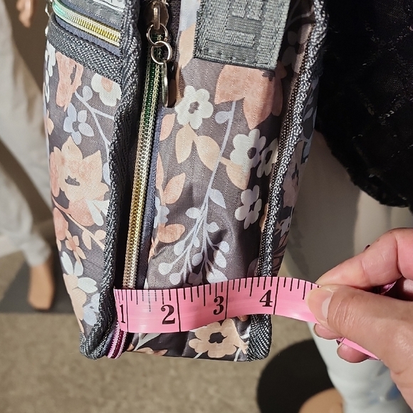 Lesportsac Pink and Gray Crossbody Bag with Stylish Design - Picture 7 of 13